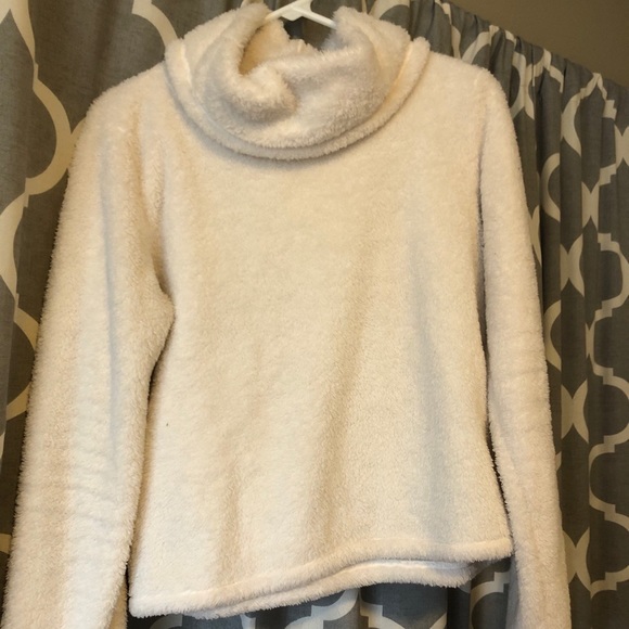 Fuzzy white sweater - Picture 1 of 3